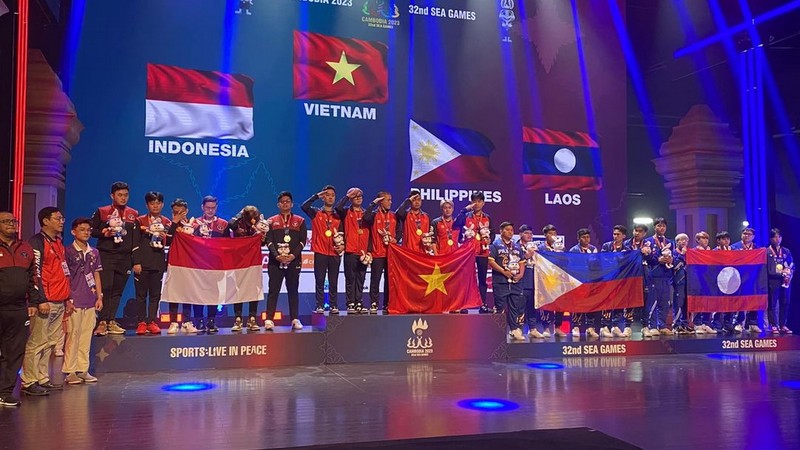 Đội tuyển TTĐT Việt Nam tại SEA Games 32 (Campuchia). Ảnh: VNGGames 12. Seagames.jpg