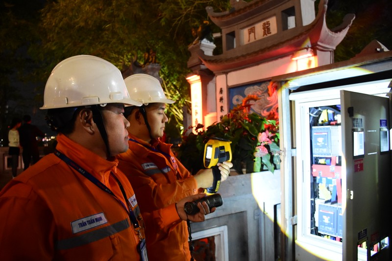 EVNHANOI ứng trực 24/24h tại các trọng điểm đảm bảo điện DSC_0164.JPG