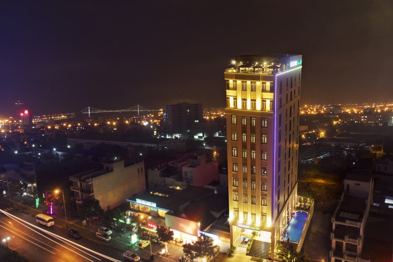 Hadana hotel-Overview-night.jpg