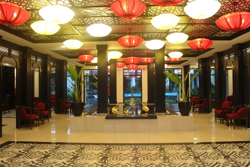 LObby1.JPG