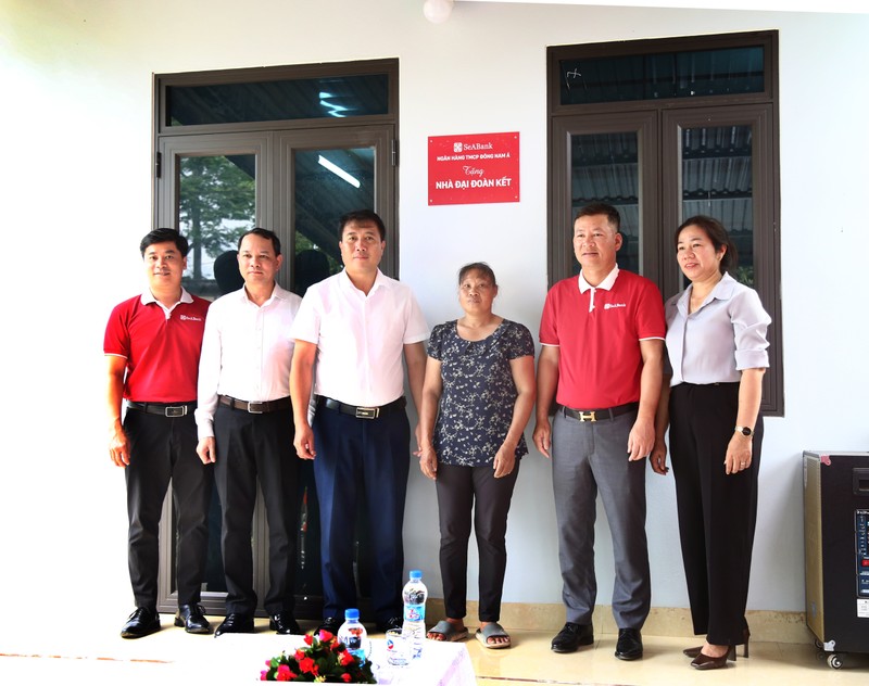 SeABank bàn giao nhà cho tỉnh Hòa Bình SeABank ban giao nha cho tinh Hoa Binh (2).JPG