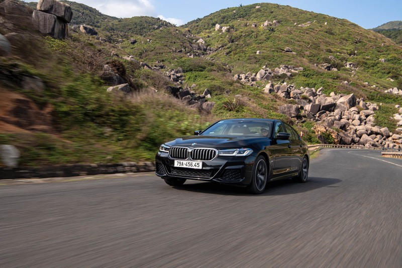 BMW 5 Series nhận ưu đãi lên đến 100% lệ phí trước bạ 2. BMW 5 Series ưu đãi lên đến 100% phí trước bạ-min.jpg