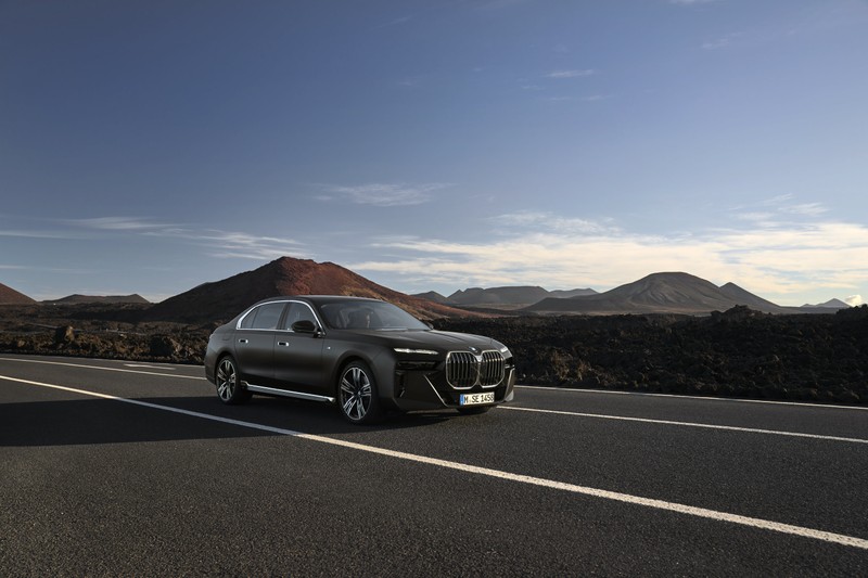 Dòng xe BMW Luxury Class nhận được nhiều đặc quyền mới từ BMW Excellence Club 3. Xe BMW Luxury Class hưởng đặc quyền riêng biệt từ BMW-min.jpg