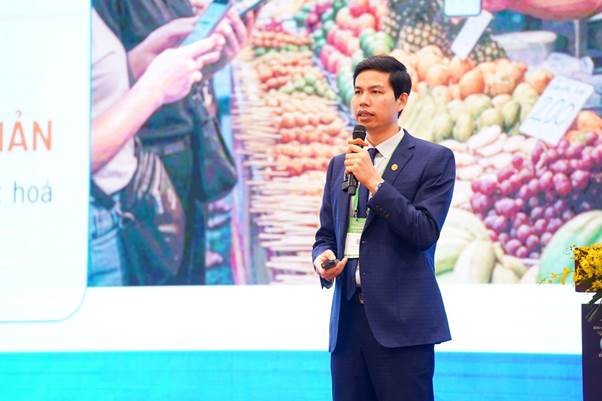 Tại phiên khai mạc, ông Lê Hồng Quang – Tổng Giám đốc MISA đã chia sẻ giải pháp chuyển đổi số toàn diện dành cho hộ kinh doanh Tại phiên khai mạc, ông Lê Hồng Quang – Tổng Giám đốc MISA đã chia sẻ giải pháp chuyển đổi số toàn diện dành cho hộ kinh doanh