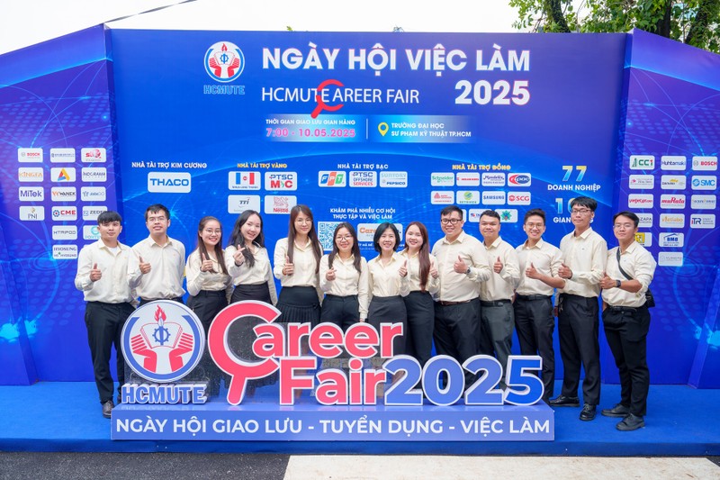 Đội ngũ phụ trách nghiệp vụ tuyển dụng của THACO và các TĐTV tại Ngày hội việc làm HCMUTE Career Fair 2025 Đội ngũ phụ trách nghiệp vụ tuyển dụng của THACO và các TĐTV tại Ngày hội việc làm HCMUTE Career Fair 2025