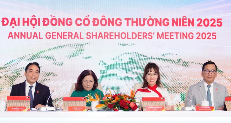Đại hội cổ đông thường niên Vietjet đặt mục tiêu tiếp tục phát triển dịch vụ trong nước và đầu tư đội tàu bay cho phát triển dài hạn z6654967500363_9c336deb41063fb6d7936e14d510cd17.jpg