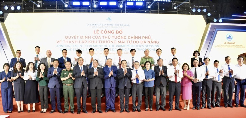 Lễ công bố Quyết định của Thủ tướng chính phủ về thành lập Khu Thương mại tự do Đà Nẵng Ảnh 3 (3).jpg
