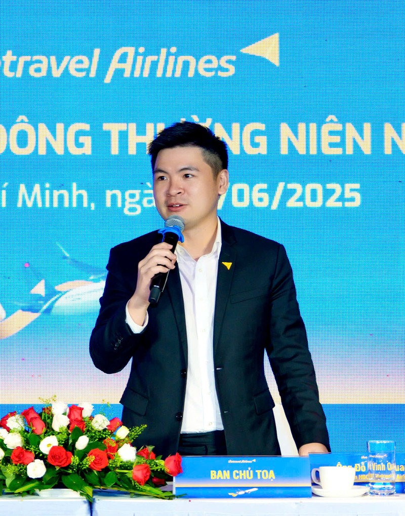 Chủ tịch HĐQT Vietravel Airlines – Ông Đỗ Vinh Quang phát biểu tại đại hội Hình 2 (1).jpg