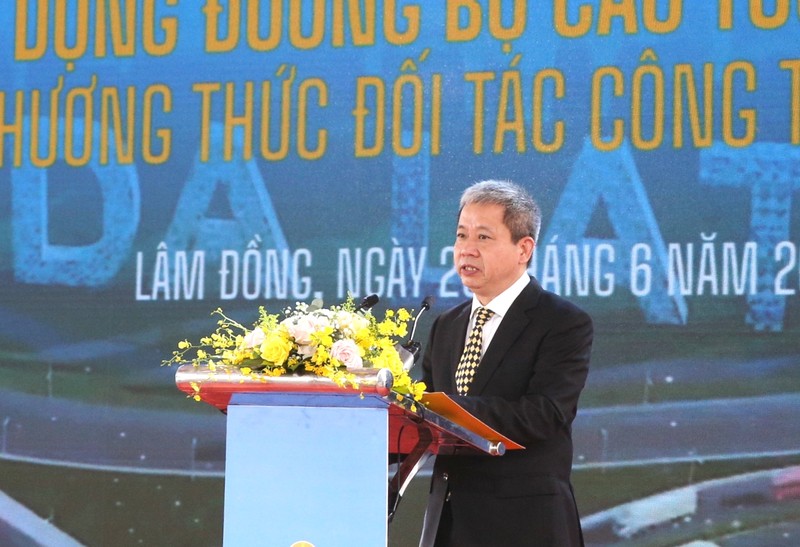 Ông Doãn Tuấn Anh, Chủ tịch HĐQT kiêm Tổng Giám đốc CTCP BOT Cao tốc Bảo Lộc – Liên Khương, đại diện liên danh nhà đầu tư phát biểu ông Doãn Tuấn Anh, Liên danh nhà đầu tư.JPG