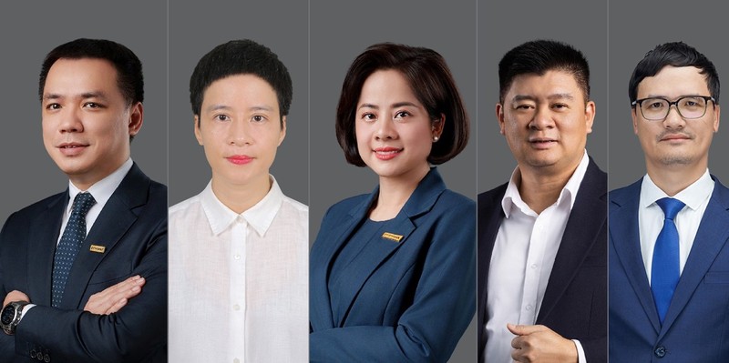 Chân dung 5 thành viên HĐQT Ngân hàng Eximbank. Bà Phạm Thị Huyền Trang, Tân Phó Chủ tịch thường trực HĐQT (thứ 2 từ trái sang) Picture1.jpg