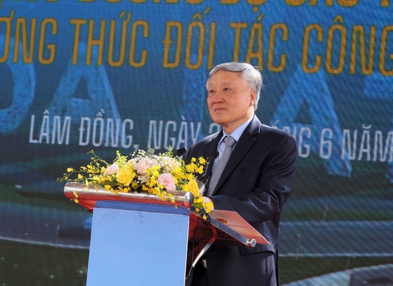 Phó Thủ tướng Thường trực Chính phủ Nguyễn Hoà Bình phát lệnh khởi công dự án PTT Nguyễn Hoà Bình.JPG