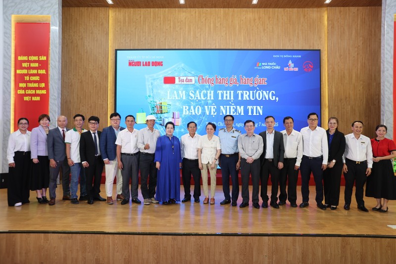 Các đại biểu và doanh nghiệp đồng hành chung tay vì một thị trường minh bạch LIEM2308.JPG