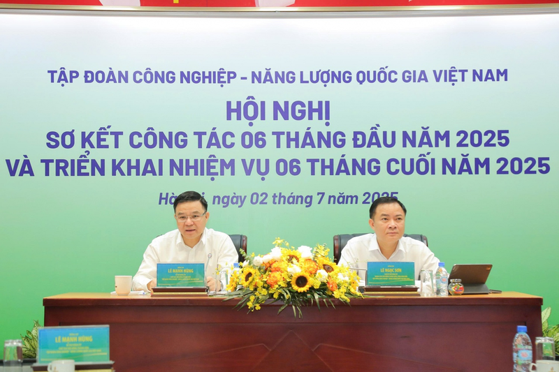 Chủ tịch HĐTV Petrovietnam Lê Mạnh Hùng và Tổng Giám đốc Petrovietnam Lê Ngọc Sơn đồng chủ trì Hội nghị Sơ kết công tác 6 tháng đầu năm 2025 và triển khai nhiệm vụ 6 tháng cuối năm Anh 2.png