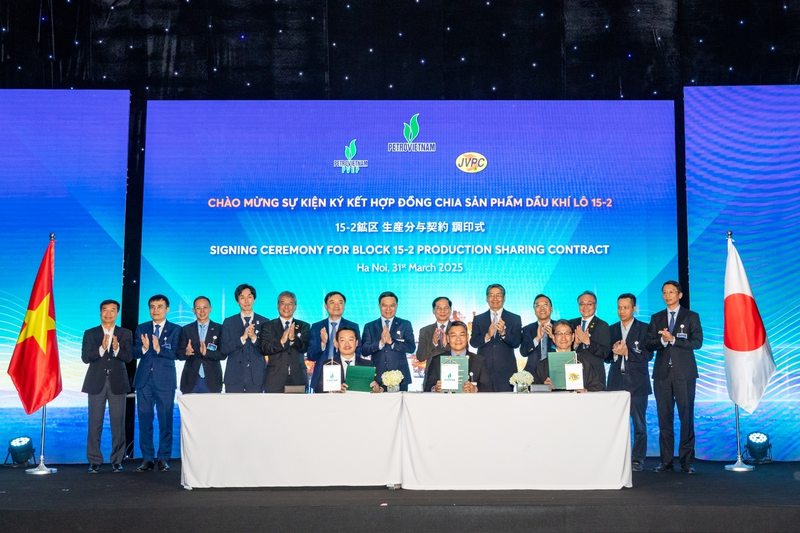 Lễ ký Hợp đồng chia sản phẩm dầu khí Lô 15-2 Anh 3.png