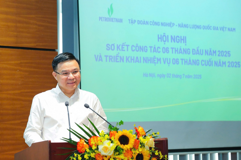 Chủ tịch HĐTV Petrovietnam Lê Mạnh Hùng: “Chiến lược phát triển không chỉ là cam kết của Petrovietnam ngày hôm nay, mà còn là sự tiếp nối khát vọng phát triển của các thế hệ Petrovietnam” Anh 5.png