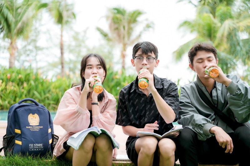 Chỉ cần đến cửa hàng tạp hóa, cửa hàng tiện lợi, siêu thị là có thể mua Trà Xanh Không Độ có nhãn khuyến mãi để tham gia dự thưởng 2 (8).jpg