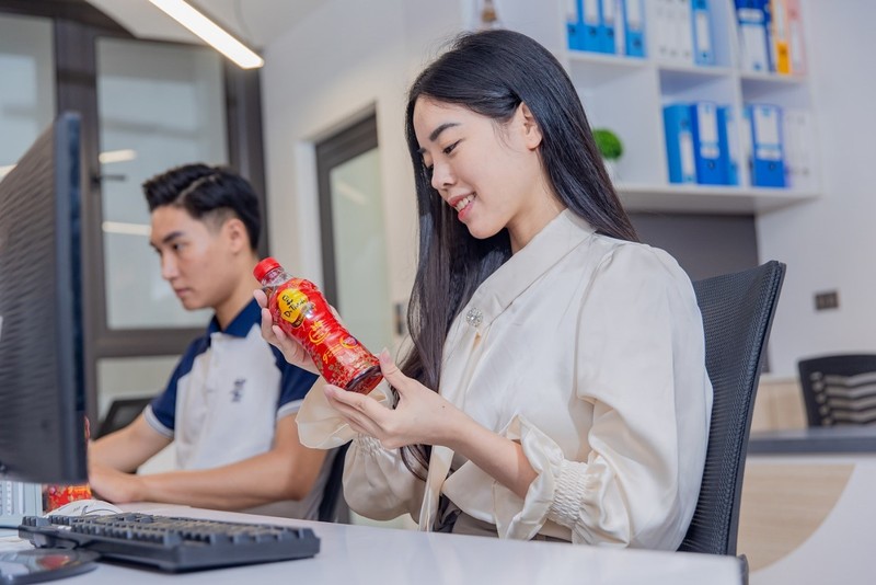 Với tiêu chí 3 Không: Không chất bảo quản, không màu tổng hợp, không hương liệu bổ sung giúp Trà Thanh Nhiệt Dr Thanh được người tiêu dùng tin yêu và sử dụng mỗi ngày. 3 (7).jpg