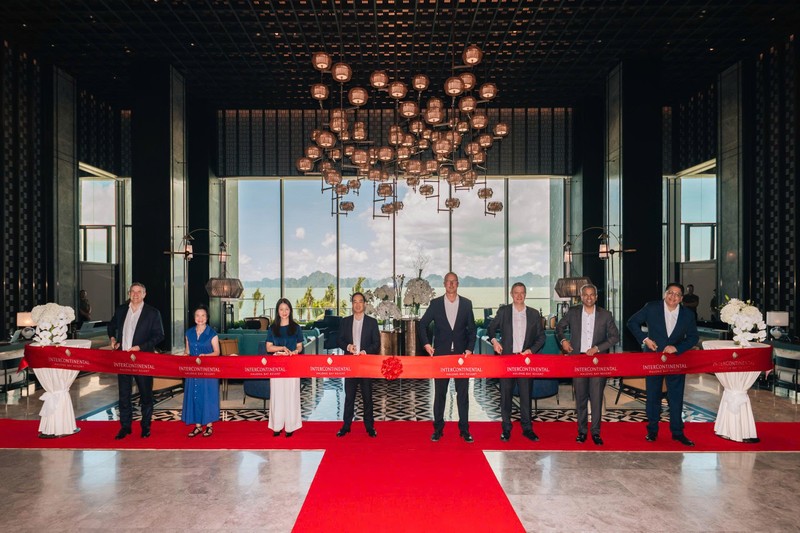 Lãnh đạo Tập đoàn BIM và lãnh đạo Tập đoàn IHG Hotels & Resorts thực hiện nghi thức khánh thành khu nghỉ dưỡng z6790914763397_81fa28d8dc5359bd1c22776e35d3b12f.jpg