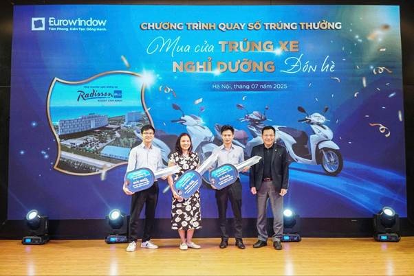Các khách hàng may mắn trúng thưởng chương trình “Mua cửa trúng xe - Nghỉ dưỡng đón hè” của Eurowindow Các khách hàng may mắn trúng thưởng chương trình “Mua cửa trúng xe - Nghỉ dưỡng đón hè” của Eurowindow