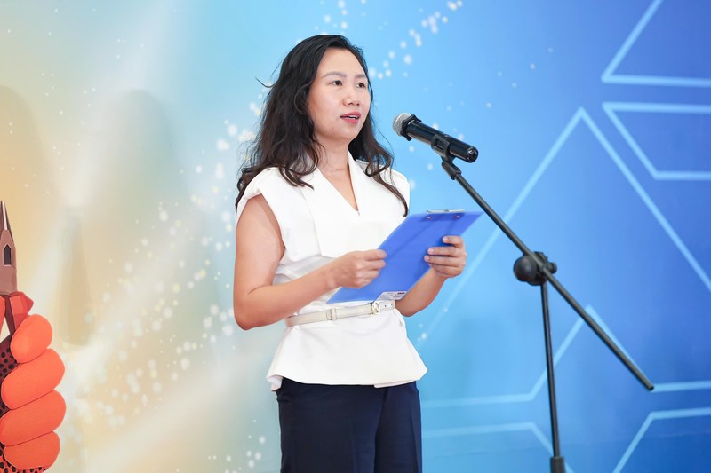 Chị Trần Thị Thu Hiền, Phó Tổng Giám đốc Tập đoàn Hòa Phát, Trưởng ban tổ chức phát biểu khai mạc Hội thi Chị Trần Thị Thu Hiền, Phó Tổng Giám đốc Tập đoàn Hòa Phát, Trưởng ban tổ chức phát biểu khai mạc Hội thi