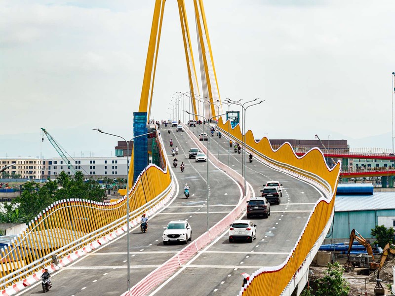 Cầu Hoàng Gia không chỉ giúp người dân di chuyển thuận tiện, nhanh chóng mà còn xác lập vị thế dẫn đầu của Vũ Yên trong không gian phát triển của Thuỷ Nguyên – trung tâm hành chính mới của Hải Phòng A2 (8).jpg