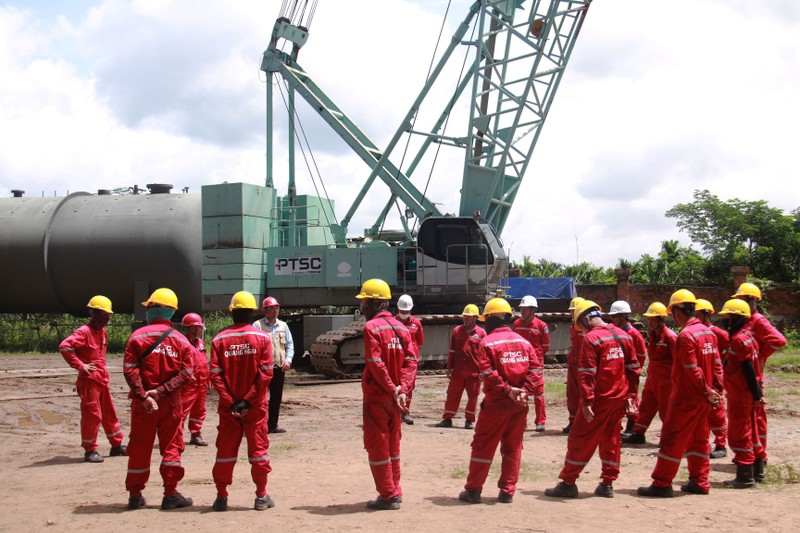 Nhà thầu PTSC họp an toàn trước giờ thi công A03.JPG