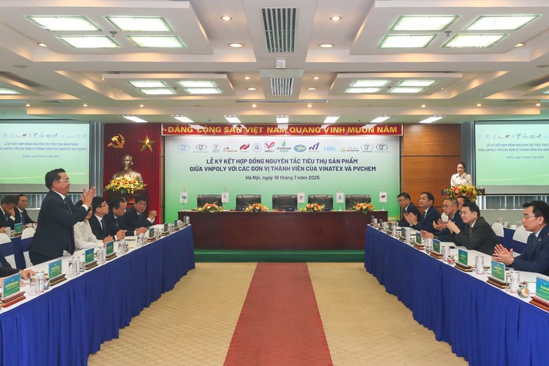 Toàn cảnh lễ ký A1 (12).jpg