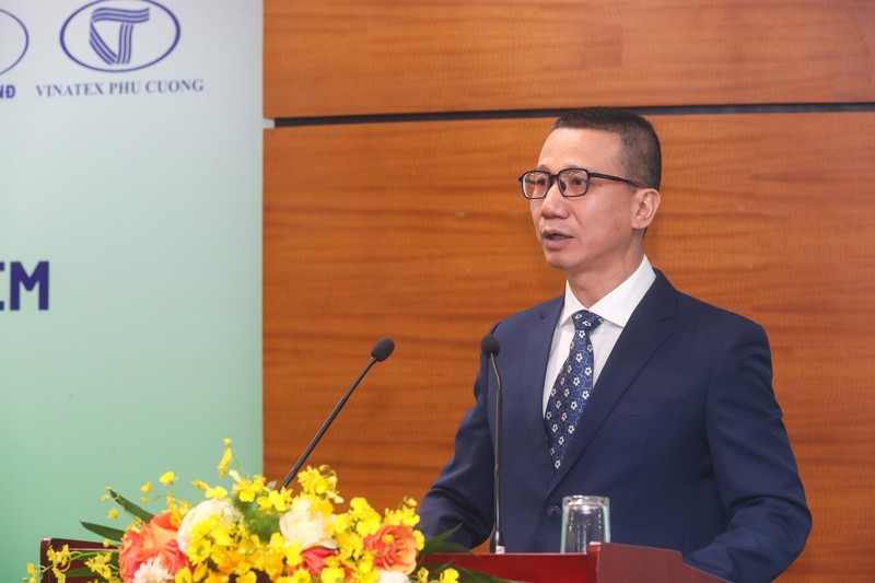 Tổng Giám đốc VNPOLY Trần Huy Thư: trên cơ sở năng lực và kinh nghiệm hiện có của mỗi bên, các bên thống nhất ký kết Hợp đồng nguyên tắc về việc tiêu thụ sản phẩm xơ PSF do VNPOLY sản xuất A2 (9).jpg