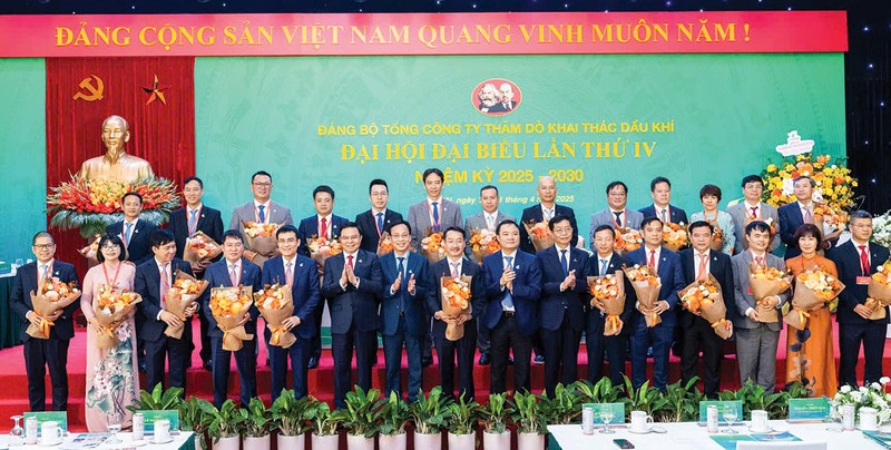 Ban Chấp hành Đảng bộ PVEP khóa IV, nhiệm kỳ 2025-2030 ra mắt Đại hội A3.jpg