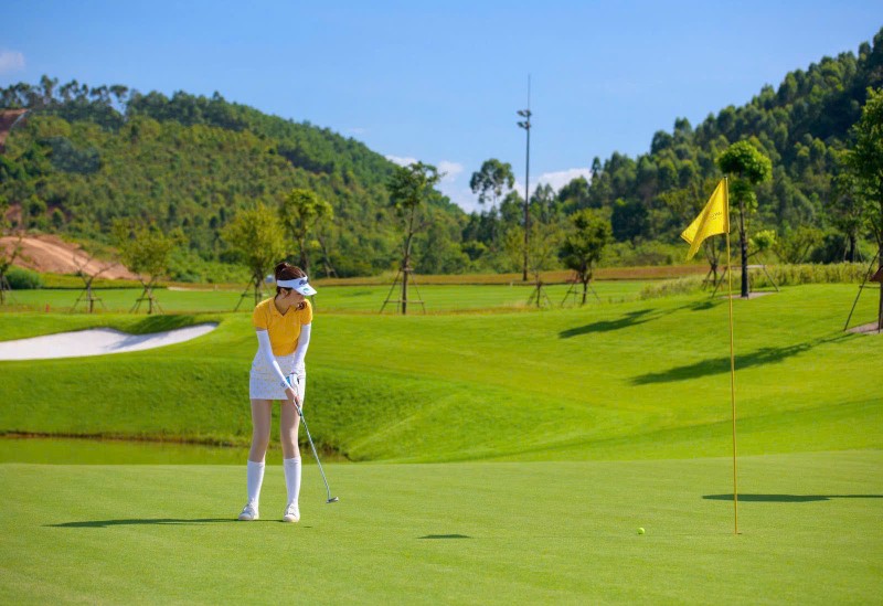 Đại sứ thương hiệu trải nghiệm Văn Lang Empire T&T Golf Club Ảnh 2 (9).jpg