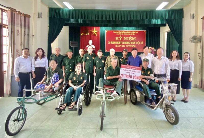 Đồng chí Phạm Hồ Bắc - Phó Chủ tịch thường trực Công đoàn Agribank đại diện thăm hỏi, tặng quà tại Trung tâm điều dưỡng, chăm sóc người có công tại Hưng Yên Ảnh 2 - thumbnail.jpeg