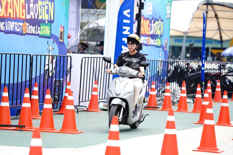 Anh Minh Tiến (TP.HCM) đánh giá xe máy điện VinFast có cảm giác lái tốt, ngoại hình đẹp 2.JPG