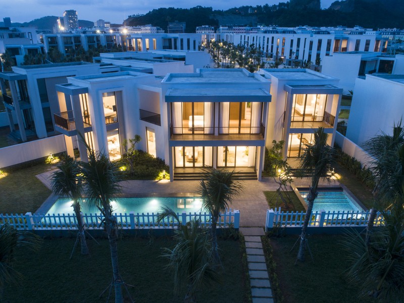 Loạt công trình tiện ích do Sun Group kiến tạo tại Quảng Ninh nằm trong quần thể Sun Elite City. (Ảnh: Ánh Dương) Premier-Village-Halong-Bay.jpg