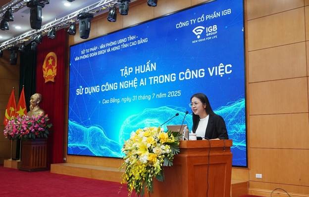 Bà Nguyễn Thị Ngọc Châm – Giám đốc IGB Media trực tiếp hướng dẫn tại buổi tập huấn Bà Nguyễn Thị Ngọc Châm – Giám đốc IGB Media trực tiếp hướng dẫn tại buổi tập huấn