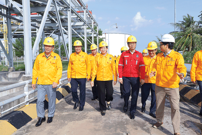 Đoàn công tác của Đảng ủy Chính phủ khảo sát hoạt động mô hình tổ chức Đảng tại Petrovietnam. Anh 1 (3).png