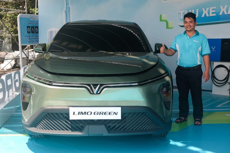 Bác tài Nhã Giang đã sớm đặt cọc Limo Green để bổ sung dịch vụ chở khách đường dài. 3 (16).jpg