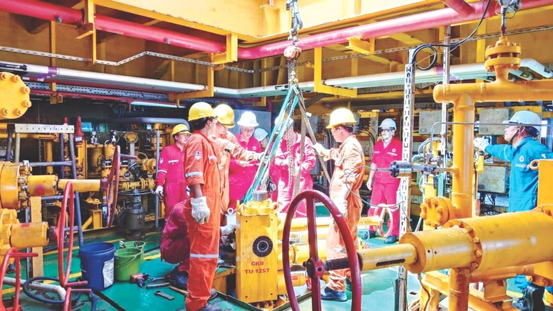 Với phương châm “Một đội ngũ – Một mục tiêu”, người lao động Petrovietnam quyết tâm hoàn thành thắng lợi các nhiệm vụ sản xuất kinh doanh. Anh 3 (10).jpg