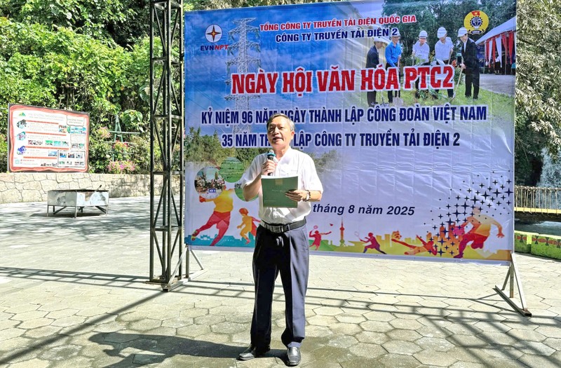 Ông Lê Đình Chiến - Bí thư Đảng ủy, Giám đốc Công ty phát biểu chỉ đạo tại ngày hội. Ông Lê Đình Chiến - Bí thư Đảng ủy, Giám đốc Công ty phát biểu chỉ đạo tại ngày hội.