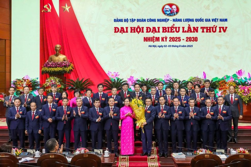 Ban Chấp hành Đảng bộ Tập đoàn Công nghiệp – Năng lượng Quốc gia Việt Nam khóa IV, nhiệm kỳ 2025 – 2030 ra mắt Đại hội Anh12PVN.jpg
