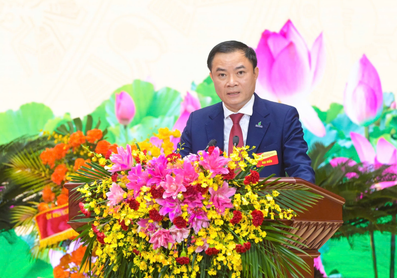 Đồng chí Lê Ngọc Sơn - Phó Bí thư Đảng ủy, Tổng giám đốc Tập đoàn: "Toàn Đảng bộ Tập đoàn đã hoàn thành xuất sắc toàn bộ 12/12 chỉ tiêu Nghị quyết nhiệm kỳ III". Anh5PVN.png