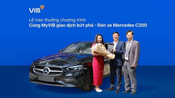 Đại diện VIB trao thưởng xe Mercedes-Benz C 200 Avantgarde Plus cho khách hàng Lê Công Phú Đại diện VIB trao thưởng xe Mercedes-Benz C 200 Avantgarde Plus cho khách hàng Lê Công Phú