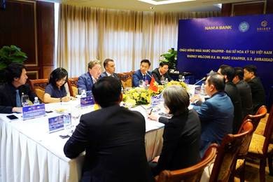 Buổi làm việc giữa Nam A Bank và Đại sứ quán Hoa Kỳ tại Việt Nam nhằm góp phần mở ra cơ hội trao đổi, thúc đẩy hợp tác tài chính toàn cầu. Buổi làm việc giữa Nam A Bank và Đại sứ quán Hoa Kỳ tại Việt Nam nhằm góp phần mở ra cơ hội trao đổi, thúc đẩy hợp tác tài chính toàn cầu.
