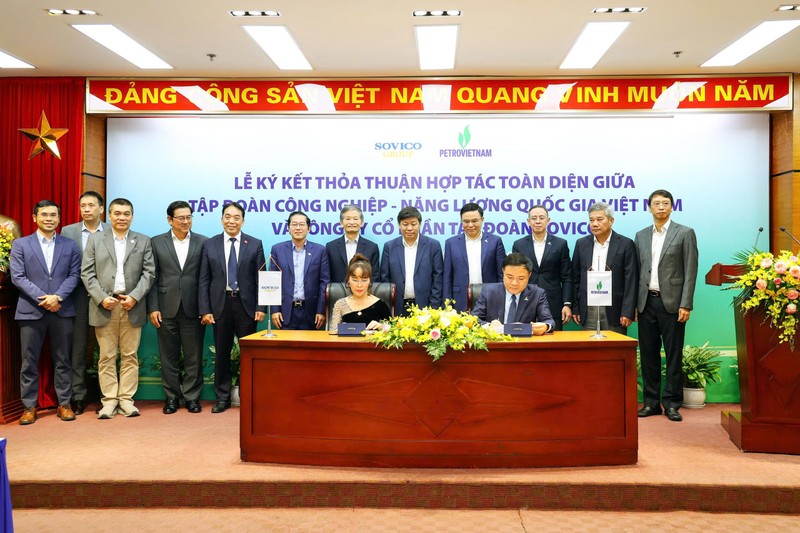 Tổng Giám đốc Petrovietnam Lê Ngọc Sơn và Chủ tịch HĐQT SOVICO Nguyễn Thị Phương Thảo ký kết thoả thuận hợp tác toàn diện Ảnh 2 (15).jpg