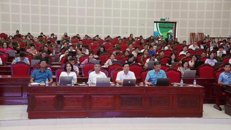 Hội nghị tập huấn với sự tham gia của hơn 200 cán bộ đang công tác trong địa bàn phường Mộc Châu z6885876345081_6f6c2e2d03c80f9866ab7cb06473ab47.jpg