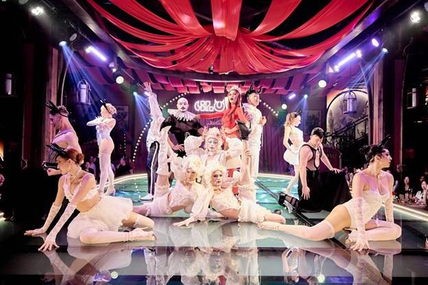 Show sẽ được trình diễn 2 lần mỗi ngày Show sẽ được trình diễn 2 lần mỗi ngày
