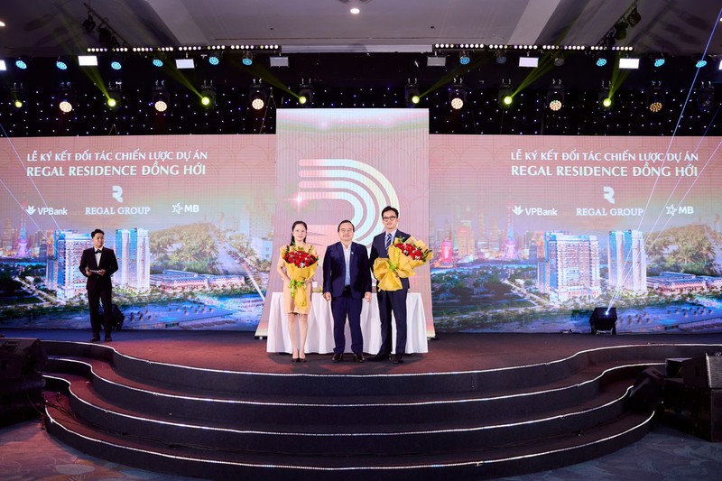Tại sự kiện, chủ đầu tư Regal Group đã ký kết hợp tác với hai ngân hàng VP Bank và MB Bank nhằm mang đến những giải pháp tài chính linh hoạt và tối ưu quyền lợi cho khách hàng. anh3_regalresidence3.jpg