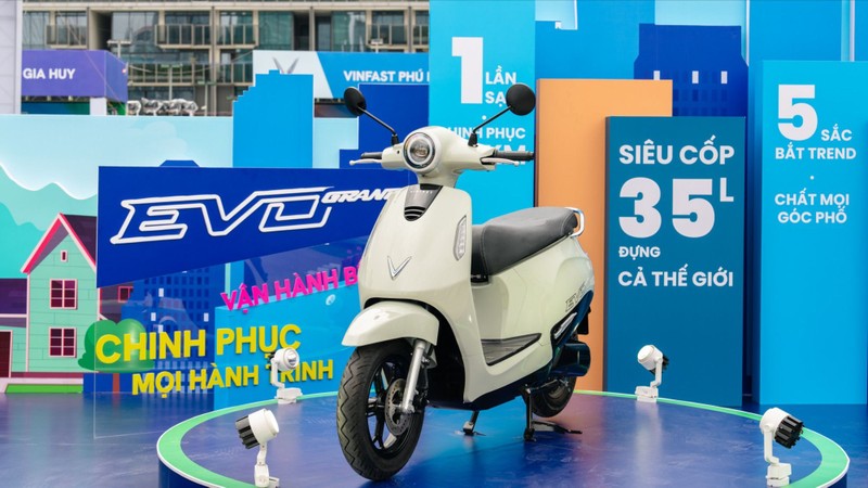 Vinfast bảo hành chính hãng 6 năm cho xe - 8 năm cho pin xe máy điện