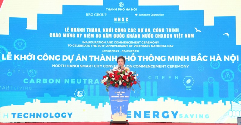 Madame Nguyễn Thị Nga, Chủ tịch Tập đoàn BRG, Phó Chủ tịch kiêm Tổng Giám đốc Công ty Thành phố Thông minh Bắc Hà Nội phát biểu tại sự kiện. 03 Madame Nguyễn Thị Nga, Chủ tịch Tập đoàn BRG, Phó Chủ tịch kiêm Tổng Giám đốc Công ty Thành phố Thông minh Bắc Hà Nội phát biểu tại sự kiện.JPG