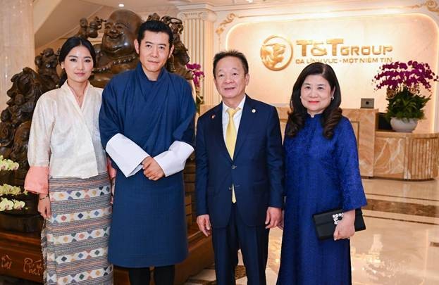 Quốc vương Bhutan cùng Hoàng hậu đến thăm Tập đoàn T&T Group. Quốc vương Bhutan cùng Hoàng hậu đến thăm Tập đoàn T&T Group.