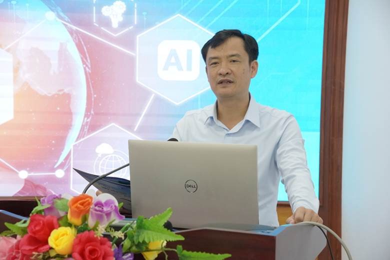 Đồng chí Nguyễn Đạt Long – Phó Bí thư Đảng uỷ, Chủ tịch UBND phường Mường Lay phát biểu khai mạc buổi tập huấn Đồng chí Nguyễn Đạt Long – Phó Bí thư Đảng uỷ, Chủ tịch UBND phường Mường Lay phát biểu khai mạc buổi tập huấn